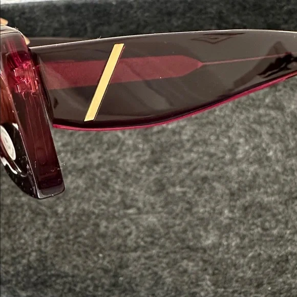 Zara Rectangular Burgundy Sunglasses NWB display picture 3